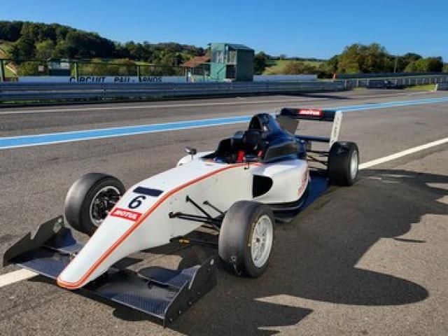 Nous réalisons des faisceaux électriques pour le sport automobile
